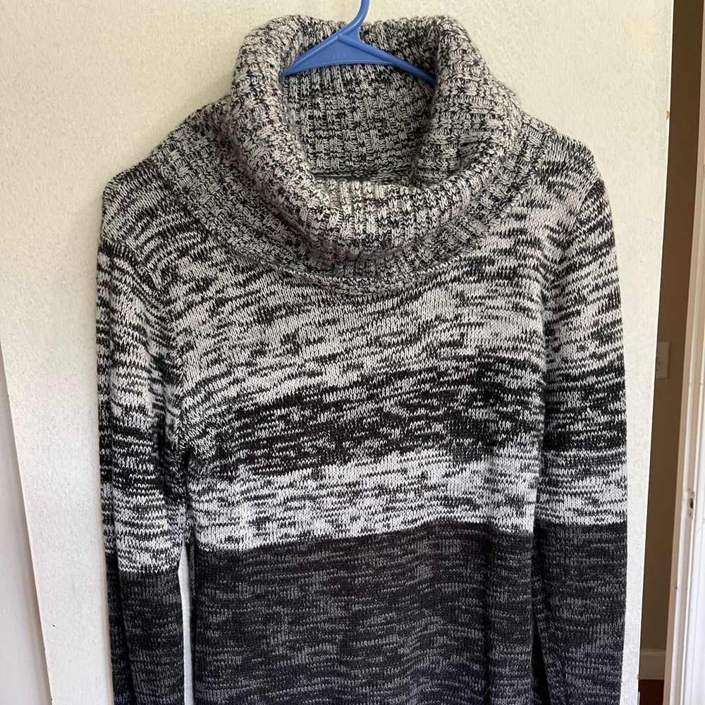 Black and Gray Sweater size L